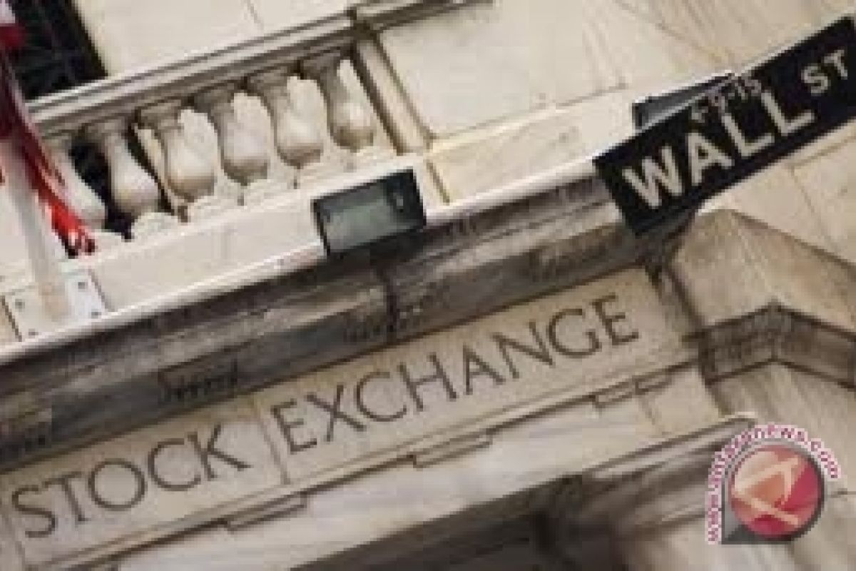 Wall Street jatuh akibat kekhawatiran tarif impor