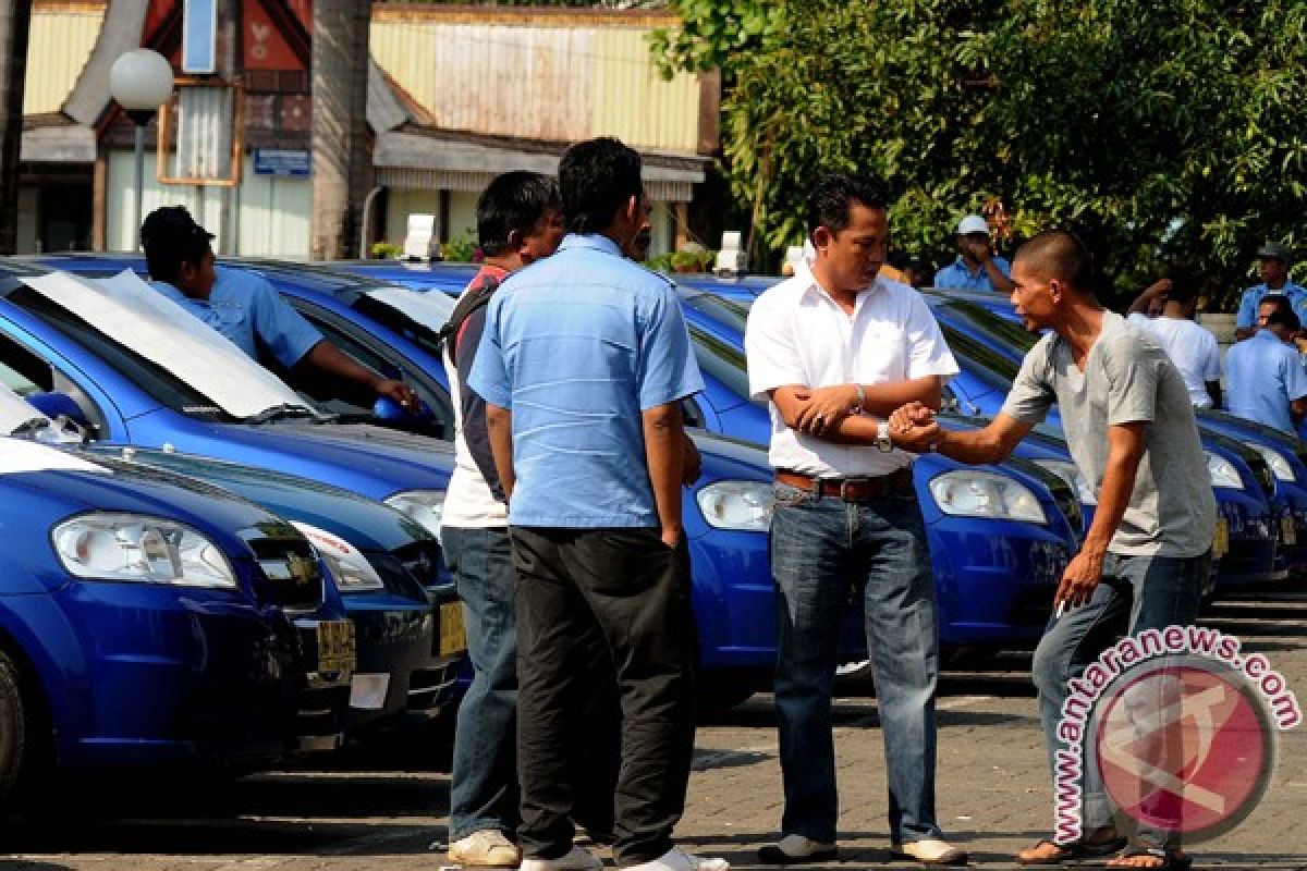 Layanan taksi bandara distandarisasi