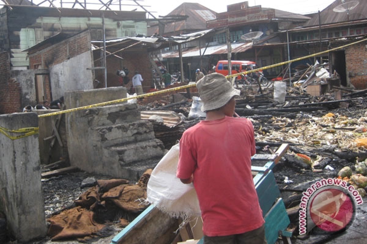 Pemkab Mukomuko bantu tiga korban kebakaran rumah