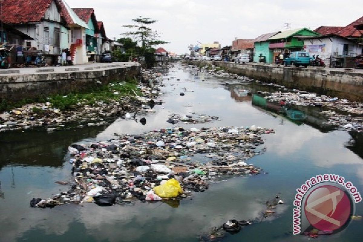 Sampah Penuhi  Sungai 