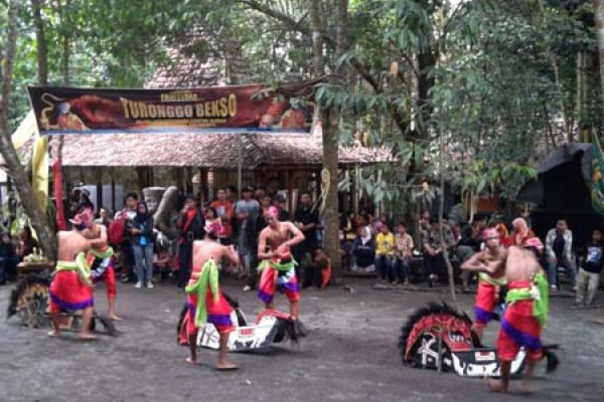 Warna-Warni Kesurupan Kuda Lumping