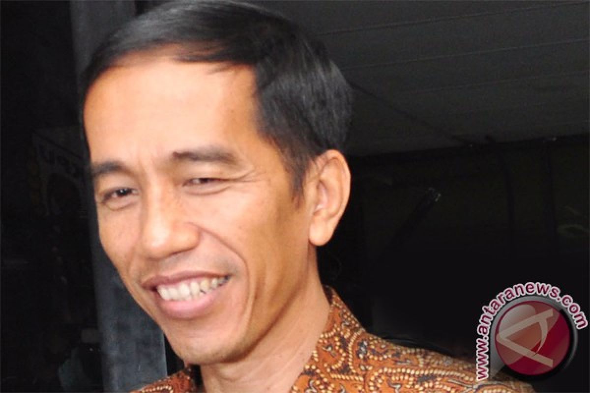 Jokowi calls on employees not to believe in rumors 