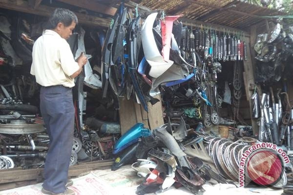 Pasar loak suku cadang jadi alternatif cari barang