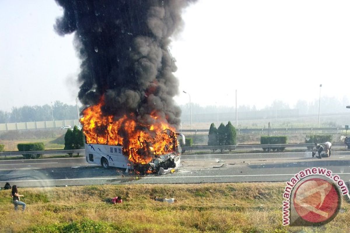 Bus meledak di China