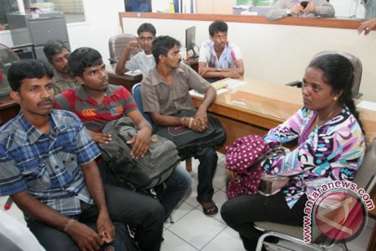 Dozens of immigrants from Sri Lanka stranded in Aceh