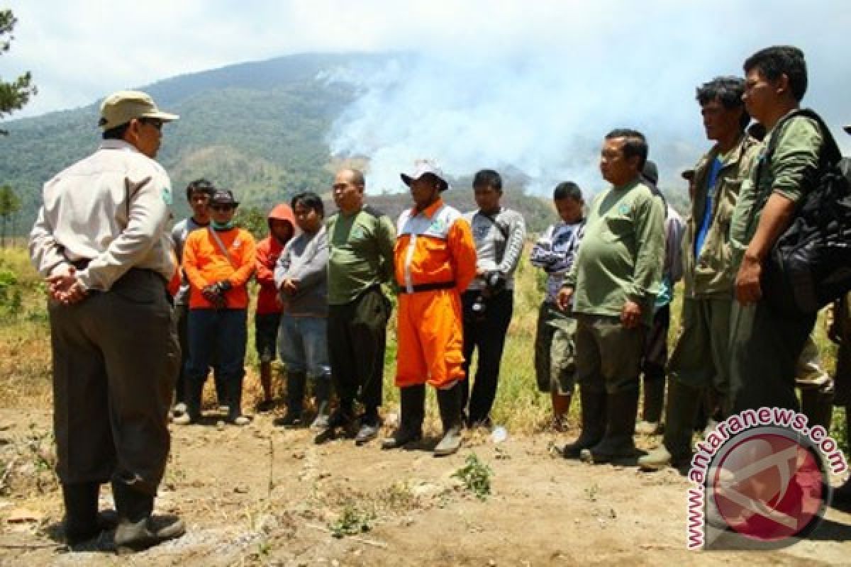 Gunung Ciremai kembali terbakar