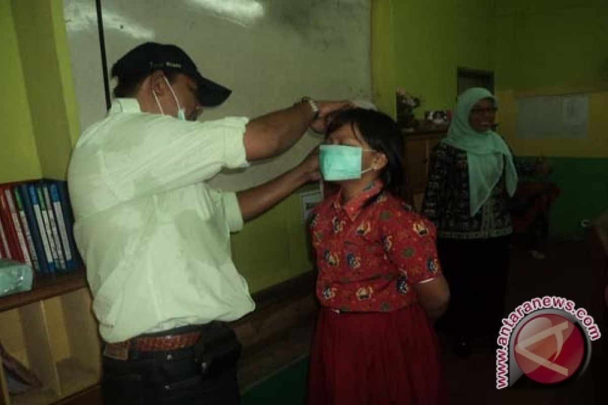 Ribuan masker dibagikan ke sekolah