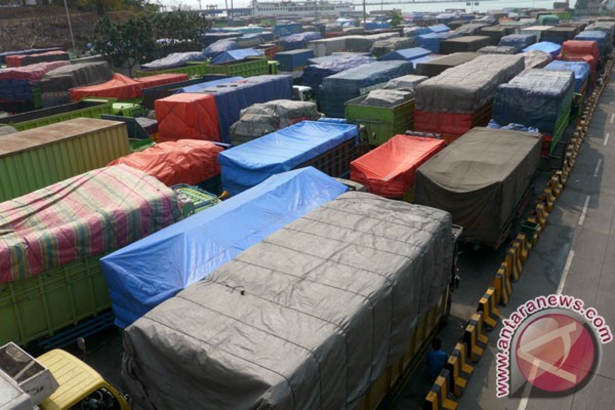 Kecelakaan truk akibatkan Denpasar-Gilimanuk macet 10 kilometer