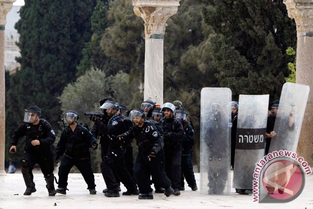 Di bawah perlindungan polisi Israel, pemukim Yahudi terobos Al-Aqsa