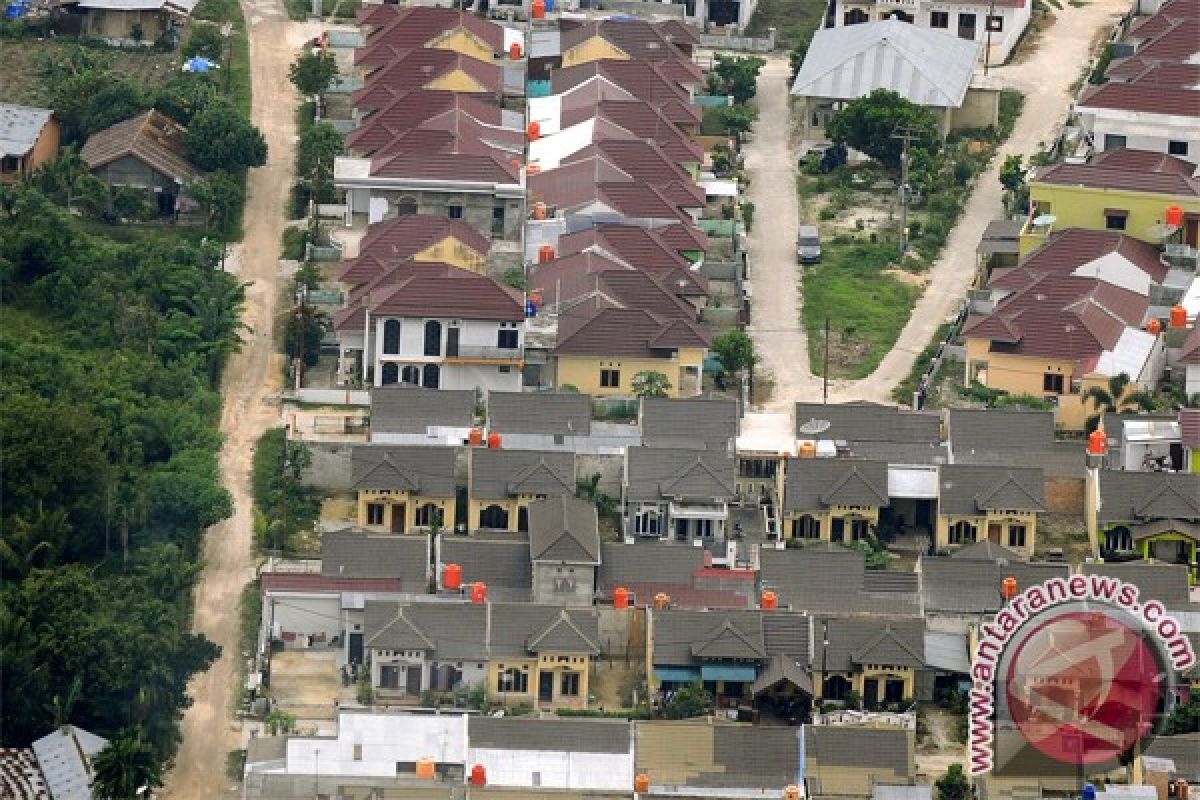 Indonesian govt builds houses for poor families