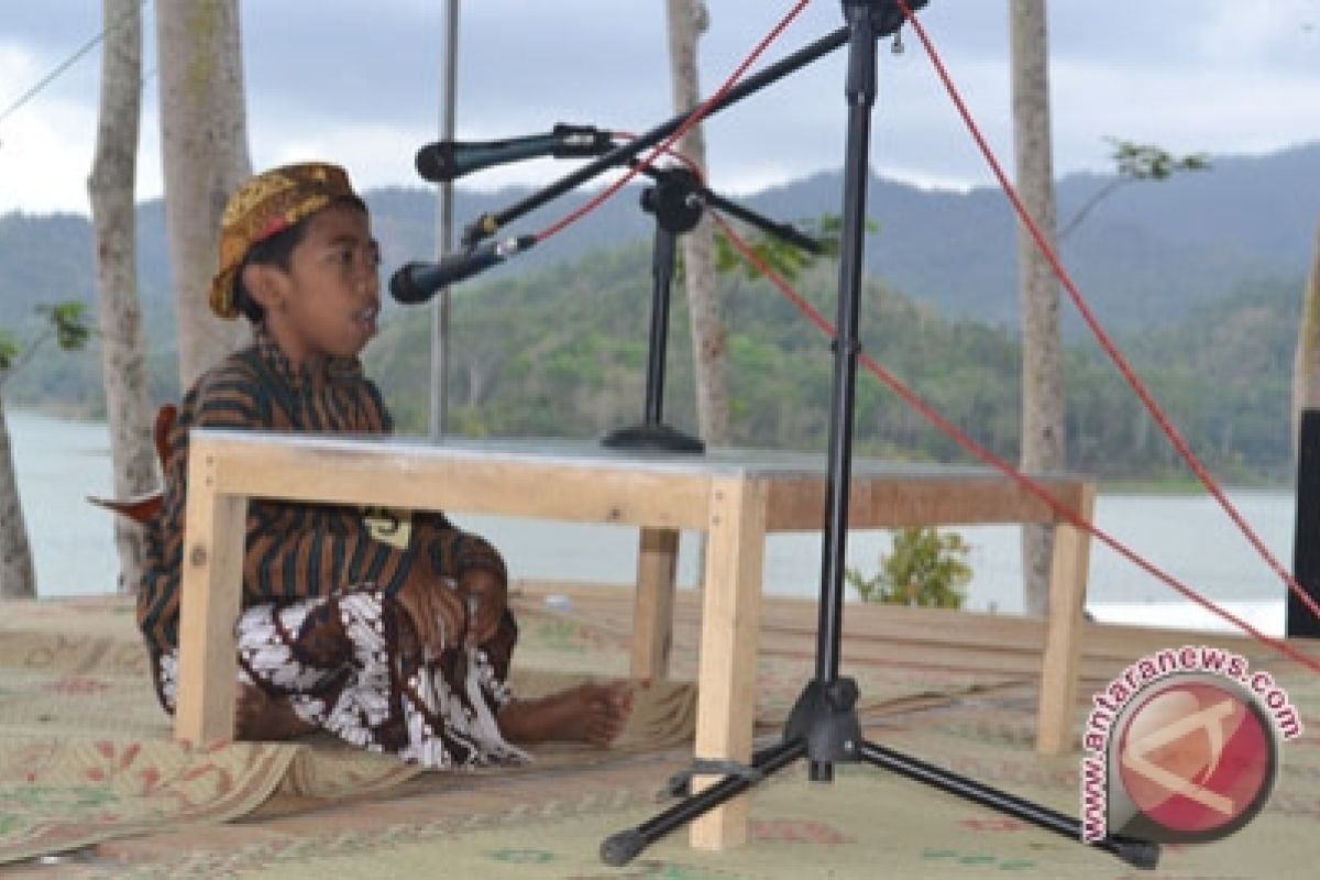 Tembang macapat hipnotis masyarakat di Rabat Maroko