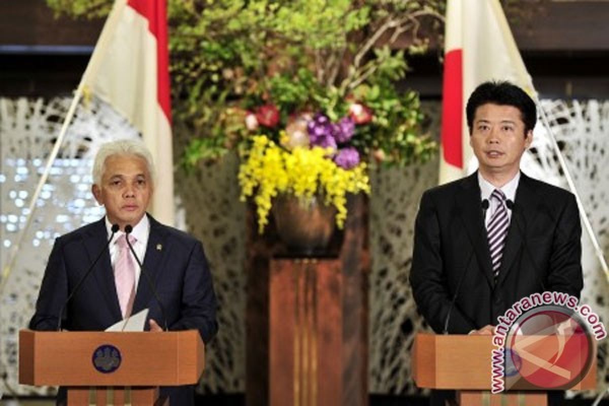 Hatta Rajasa mulling over Japan`s soft loan offer