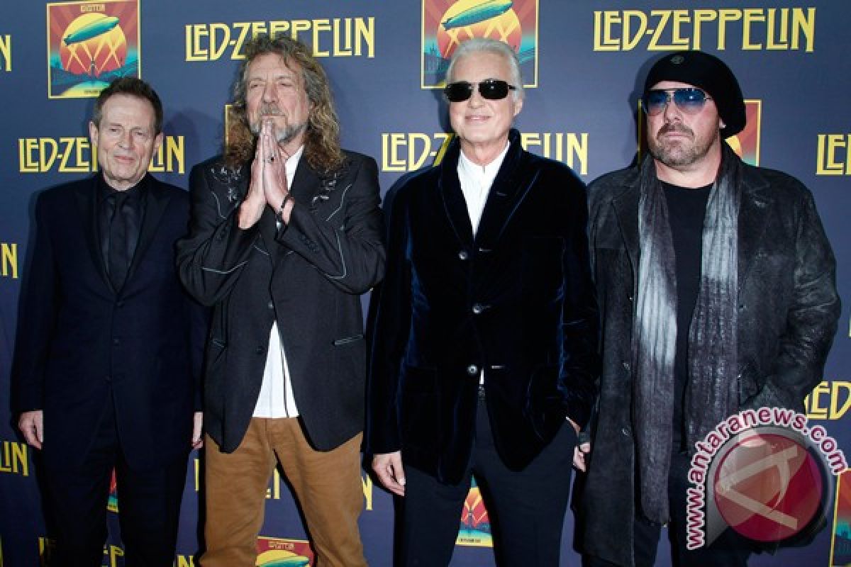 Mantan gitaris Led Zeppelin raih gelar doktor