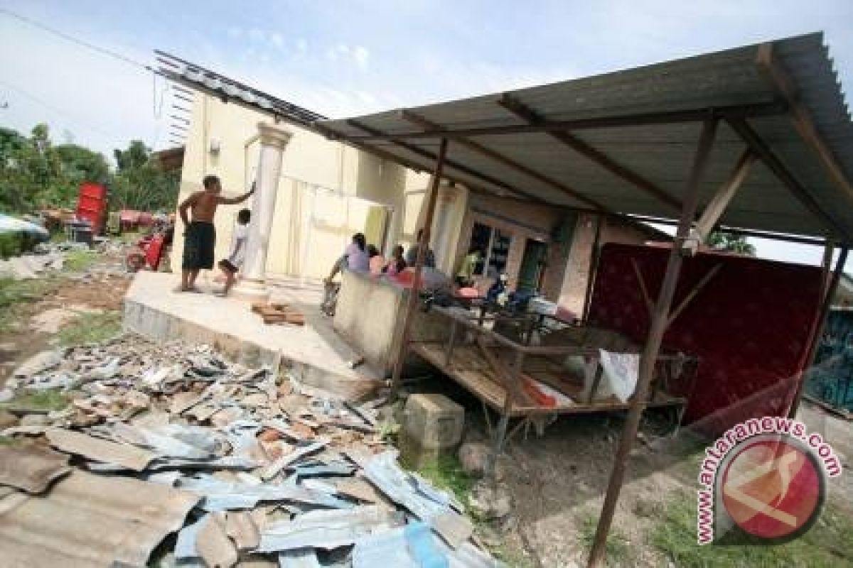  Banjarbaru Kalsel Diterjang Puting Beliung