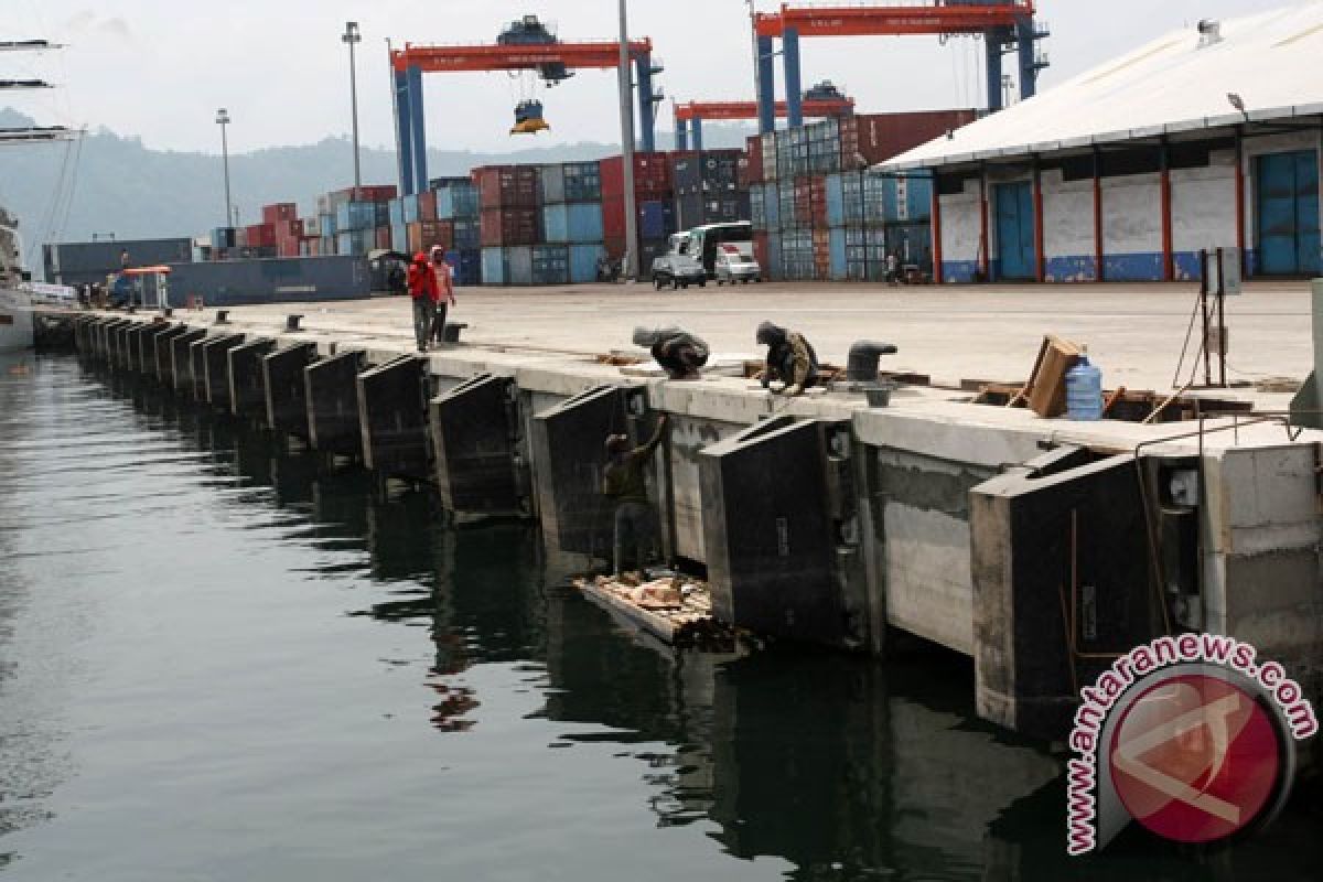 Fasilitas dan kinerja Pelabuhan Teluk Bayur perlu ditingkatkan