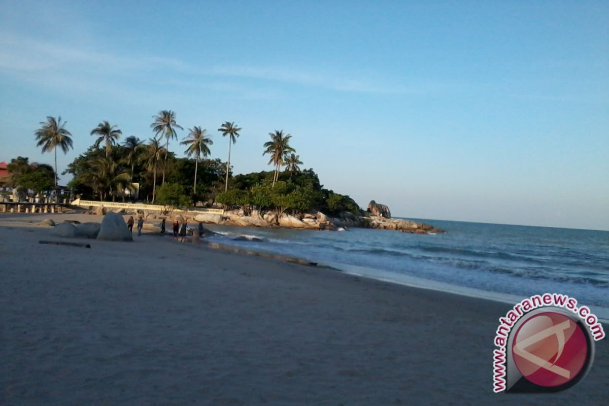 Wagub Babel Kembangkan Wisata Pantai Air Anyer