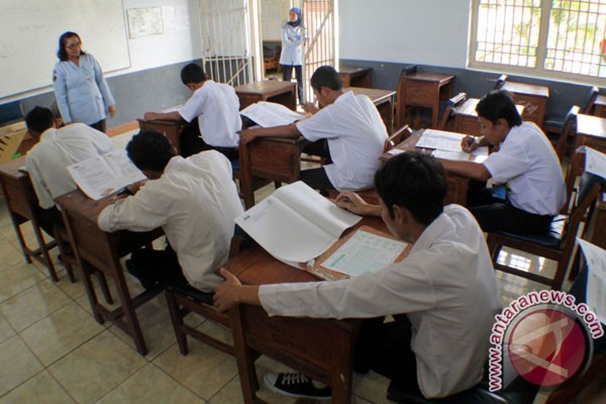 Nenek Sahana sekolah lagi