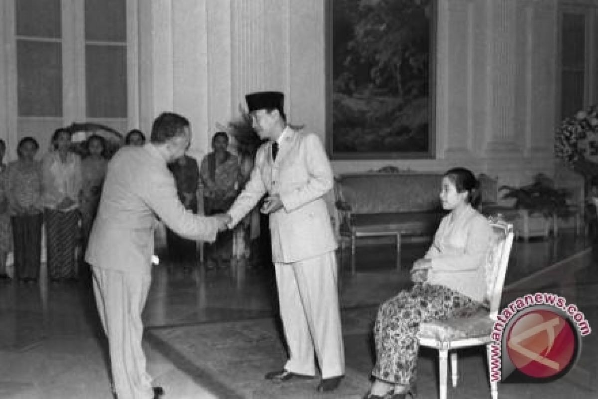 Soekarno-Soeharto Dua Pemimpin Besar RI