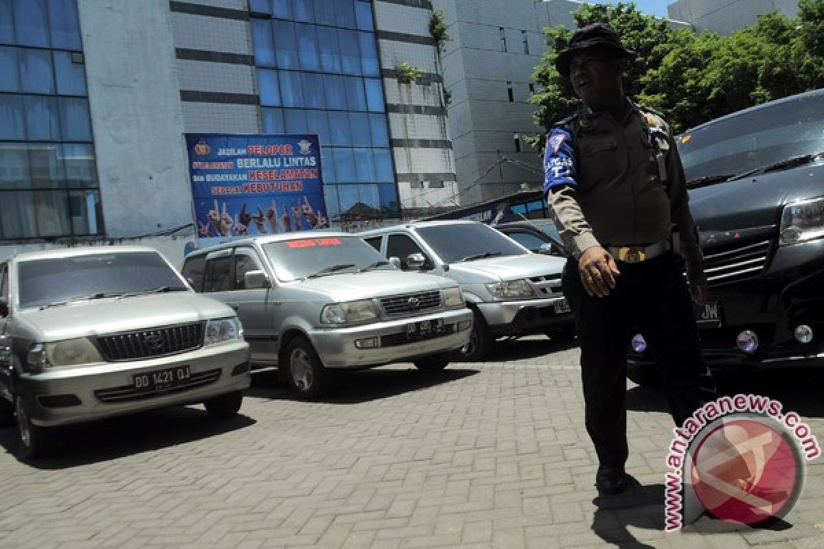 Angkutan pelat hitam di Jakarta akan dihilangkan