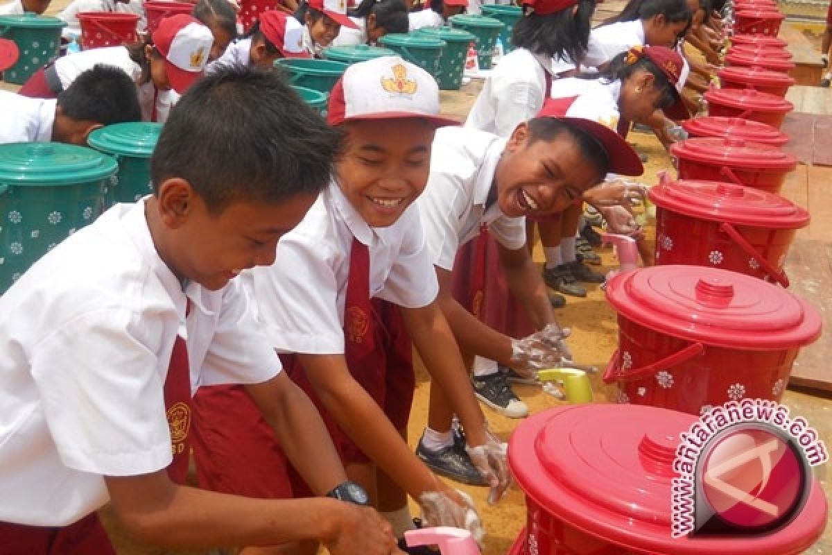 Washing hands seen as cheapest, easiest way to save lives