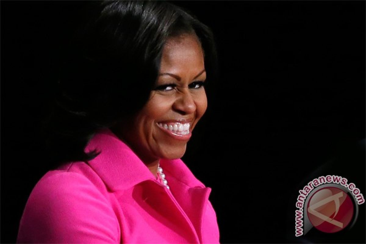 Michelle Obama ajak konsumsi air putih