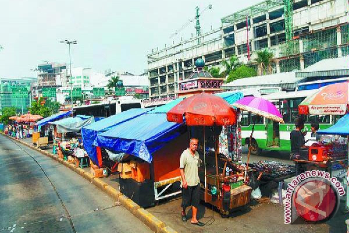 Penertiban PKL Pasar Tiga Barabai Kalsel Alot