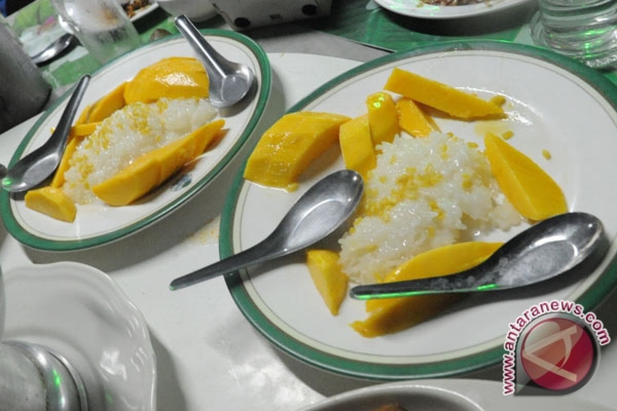 Menikmati ketan mangga di Kota Pattaya Thailand 