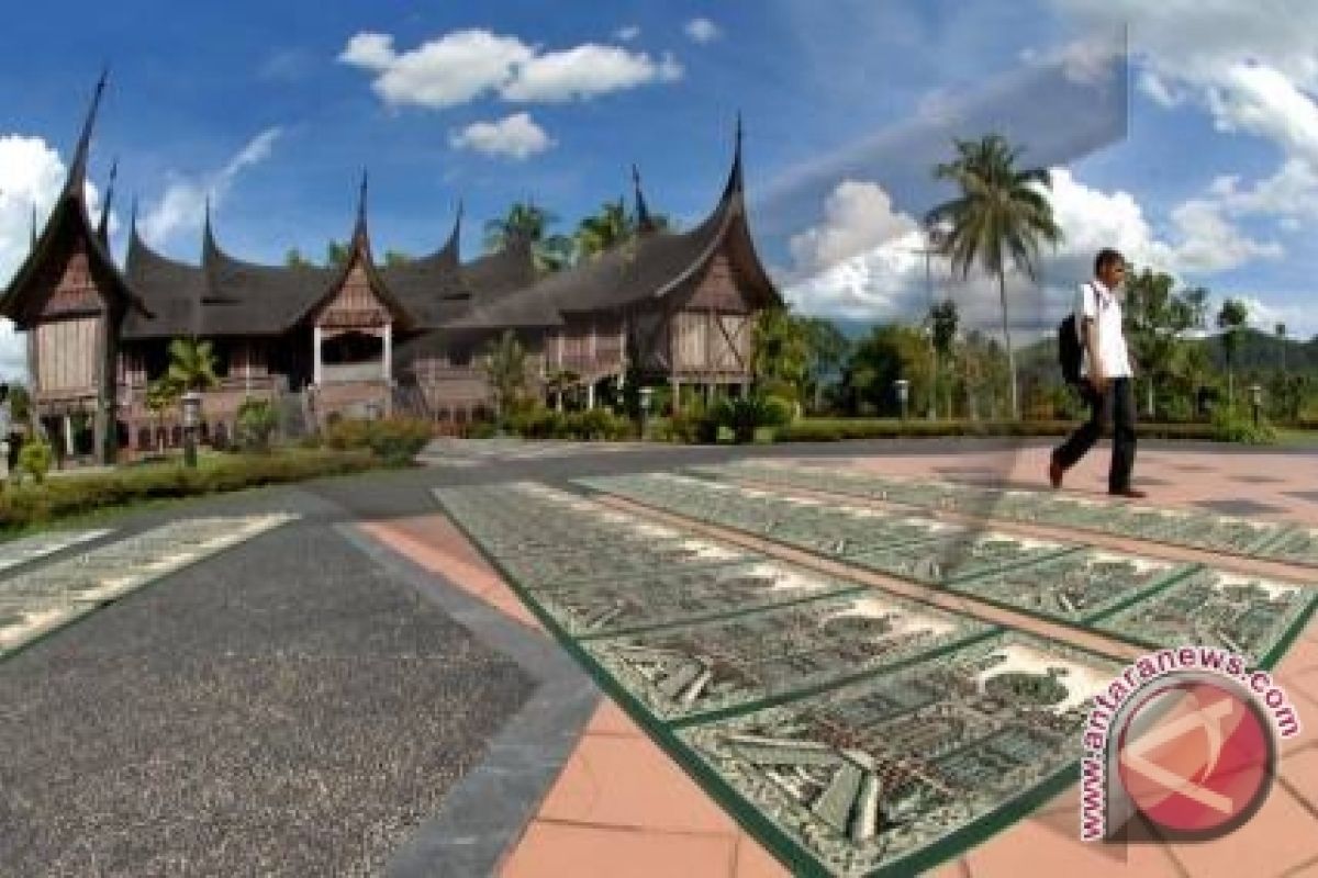 Rumah Gadang dibangun di taman internasional Sudan