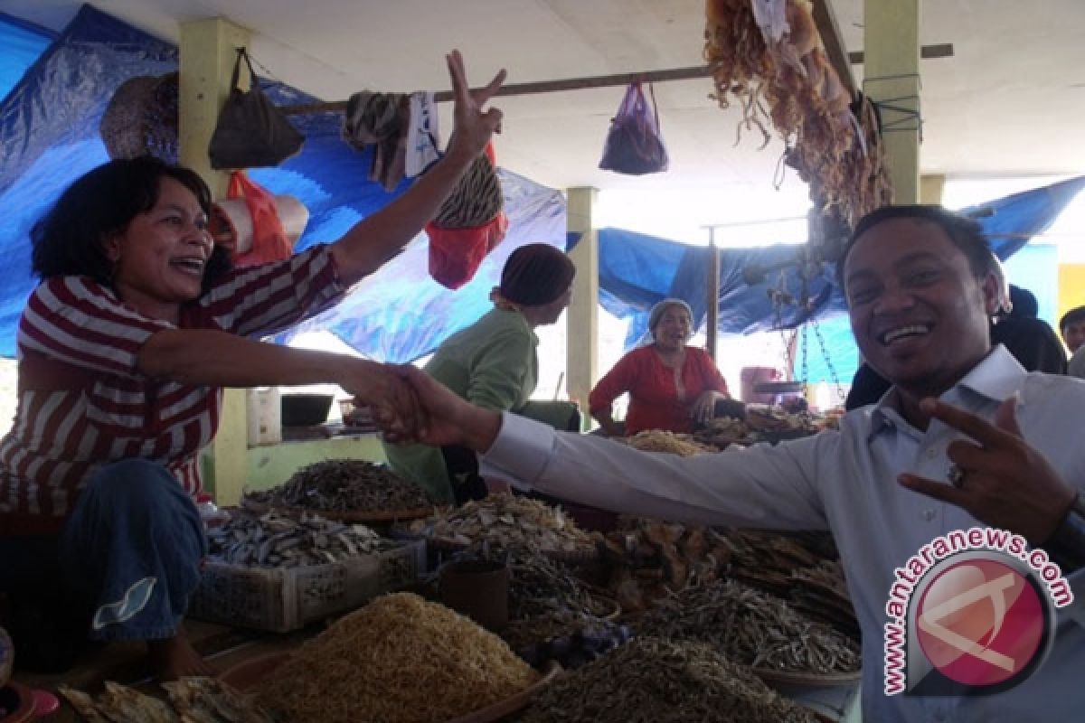 Cawagub Haeral Kunjungi Pedagang Pasar Raya Mekongga