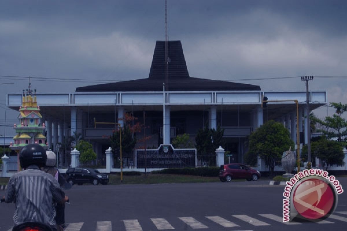 Dua anak bupati dilantik jadi legislator Bengkulu