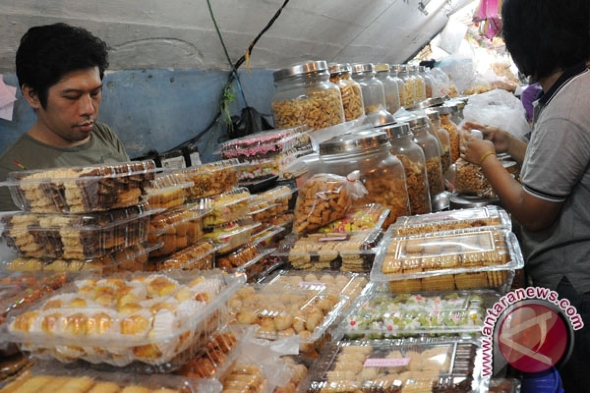 Pedagang pasar Palembang mulai tawarkan kue lebaran
