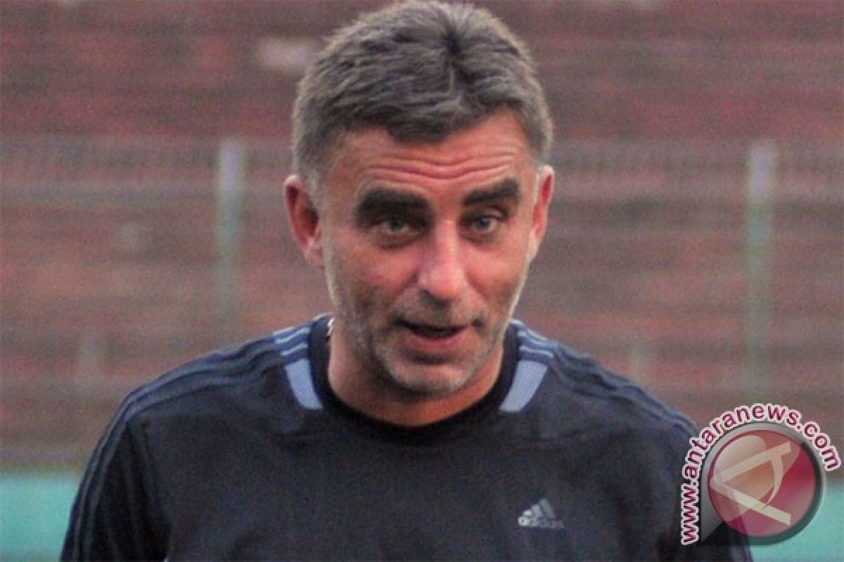 Pelatih Persebaya Miroslav Janu meninggal dunia