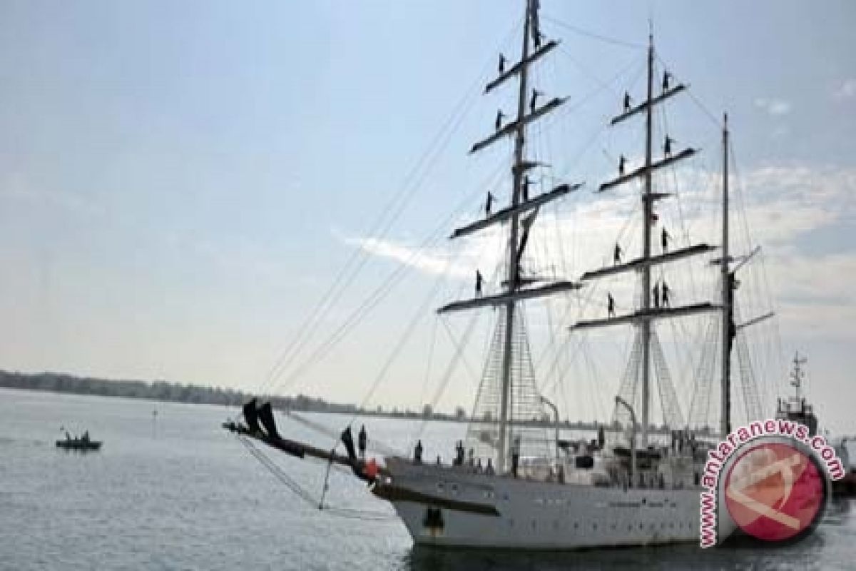 Kapal Latih AL India Singgah di Benoa