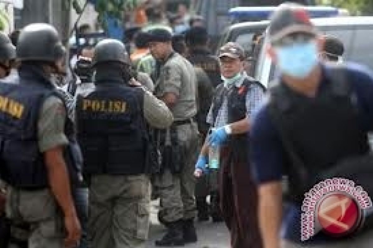 Polisi tangkap tiga tersangka teroris di Bandung