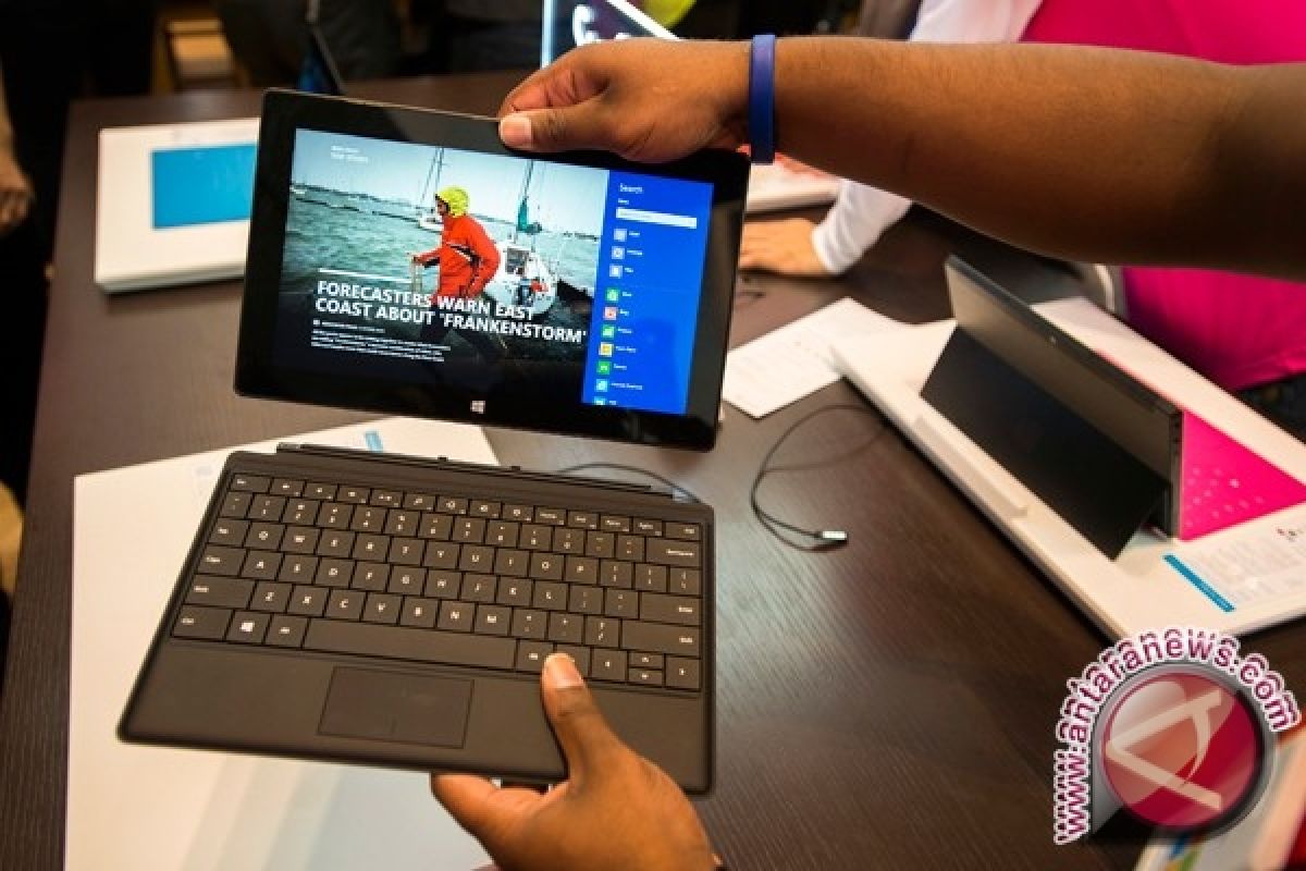 Pemimpin Apple Sebut Tablet Microsoft Surface Membingungkan