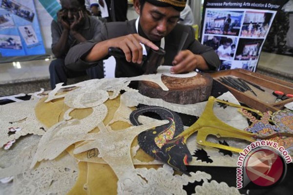 Wayang kulit Indramayu diminati kolektor Belanda