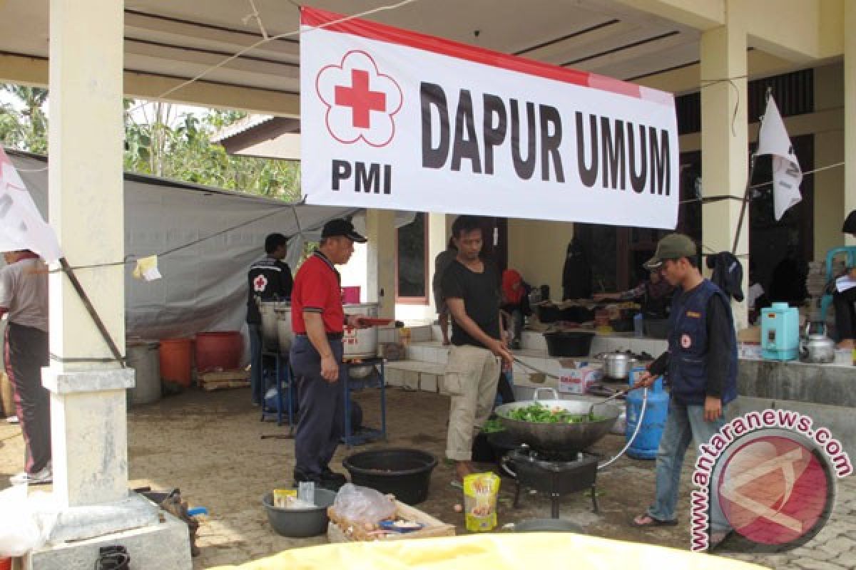 Dino tinjau pengungsi dan semangati relawan banjir