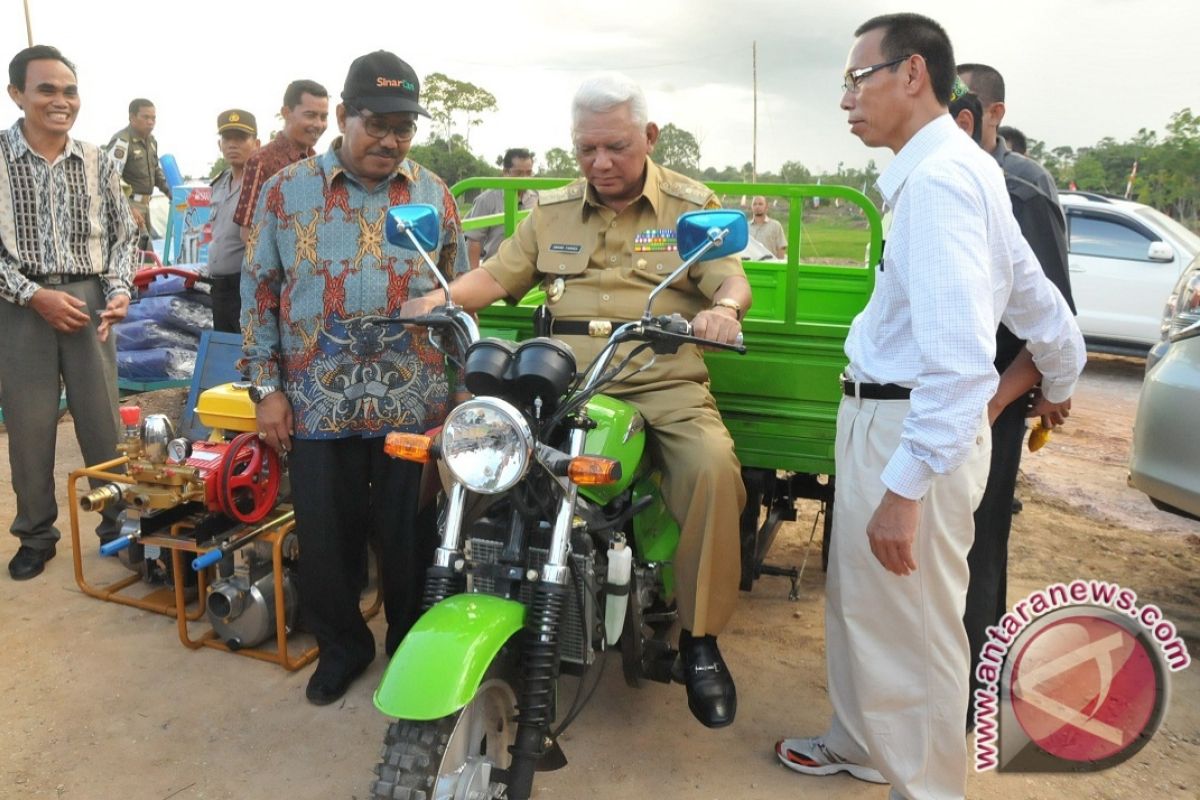 Gubernur Hadiri HUT Kubar dan Perayaan Dahau Sendawar