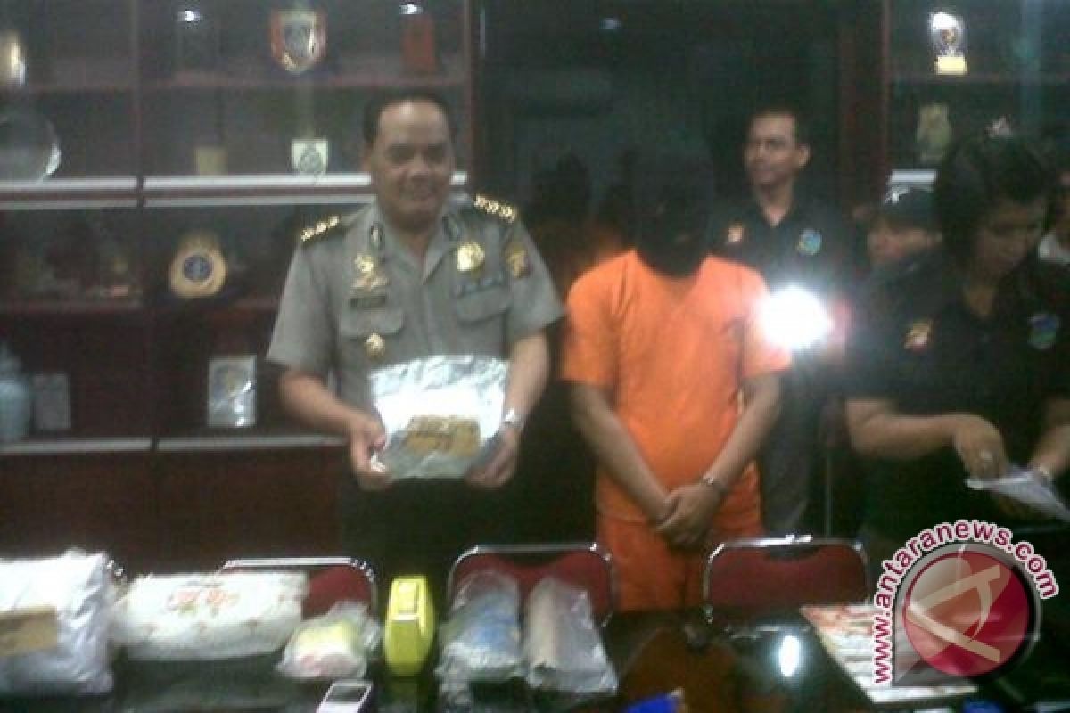 Bea Cukai Entikong Limpahkan 28 Kg Sabu Ke Polda