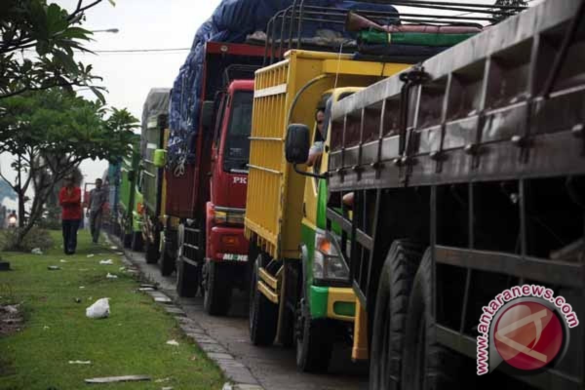 Ribuan truk terhalang macet di Bakauheni