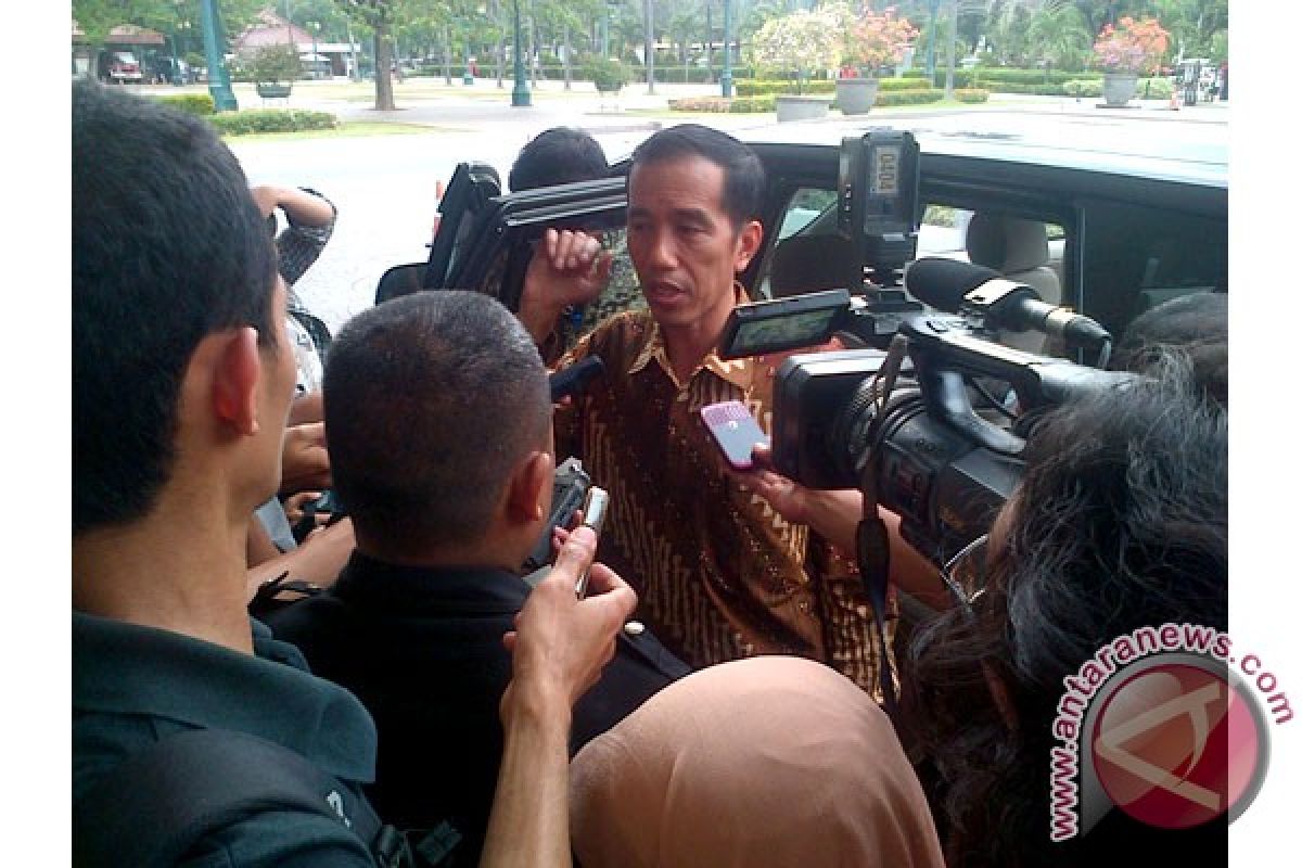 Jokowi asks VP to help speed up transportation development 