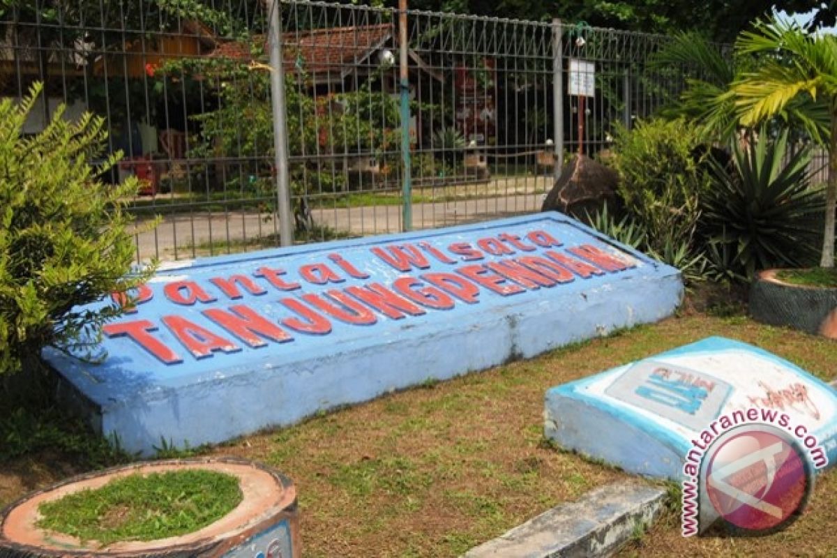 Wow! Tanjung Pendam Belitung dikunjungi 8.000 wisatawan