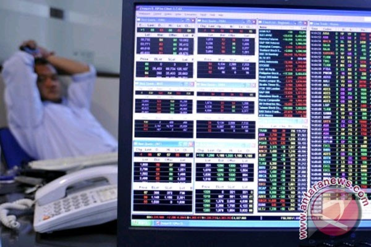 IHSG ditutup melemah tipis 9,73 poin pada Senin