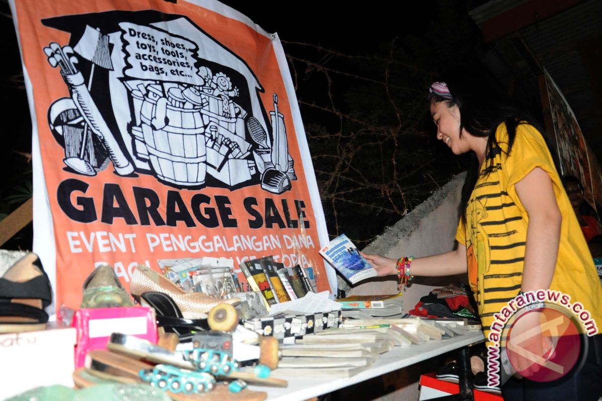 Serunya belanja barang bekas di Garage Sale