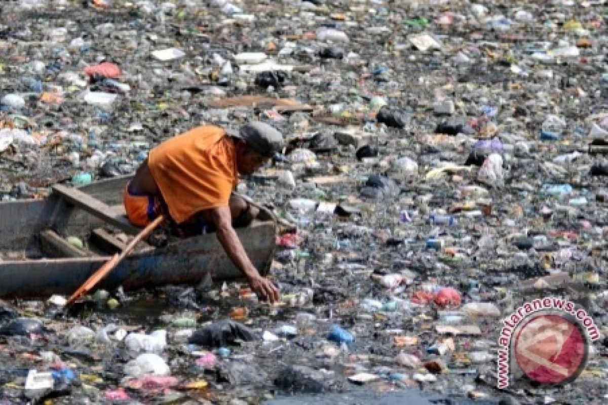 Sampah di Mataram Sering Dibuang ke Sungai  