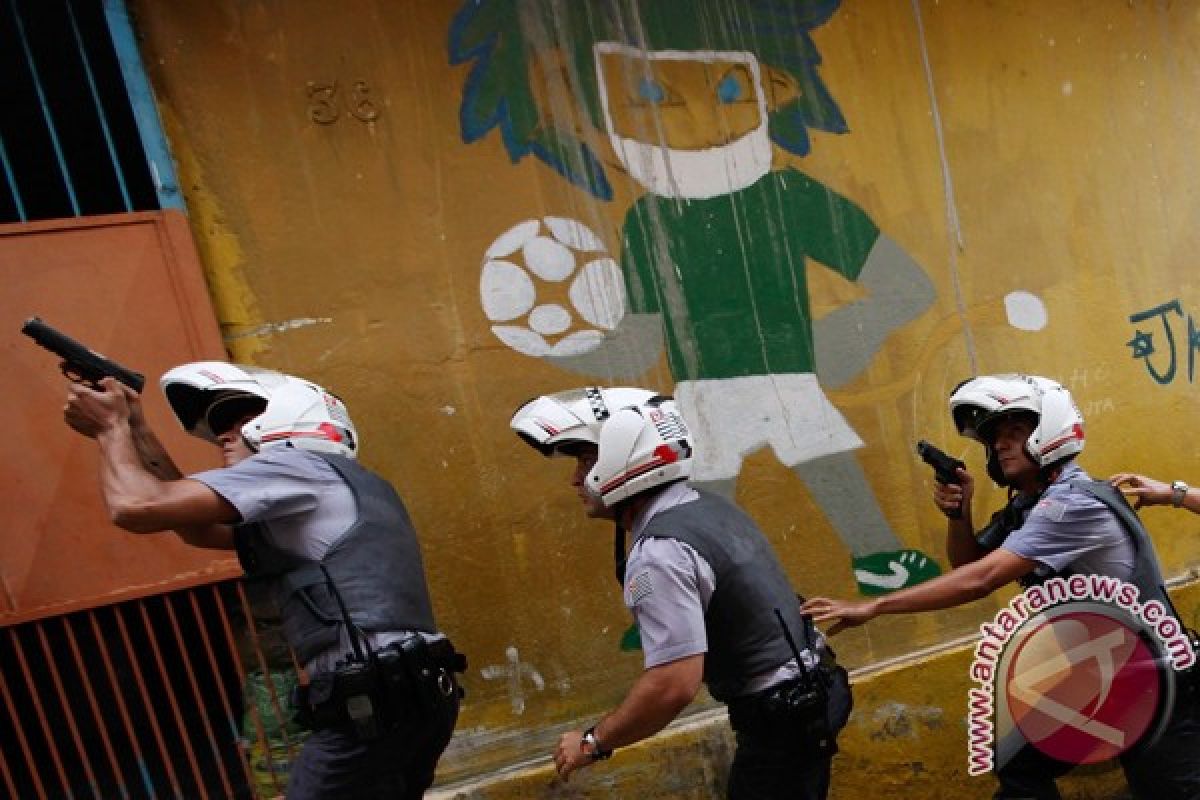 Polisi bentrok dengan ekstremis di Sao Paulo