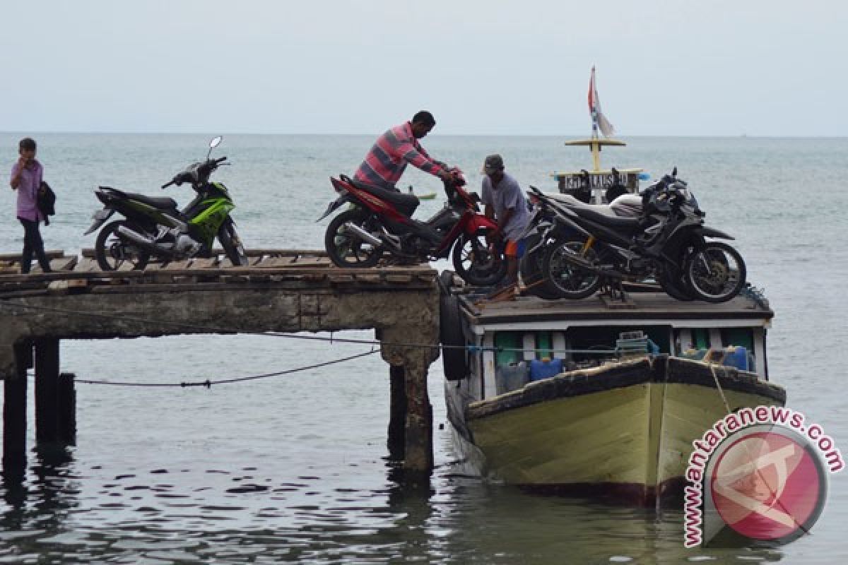 Tiga ton beras dikirimkan Korem 043/Gatam bantu korban di Pulau Sebesi