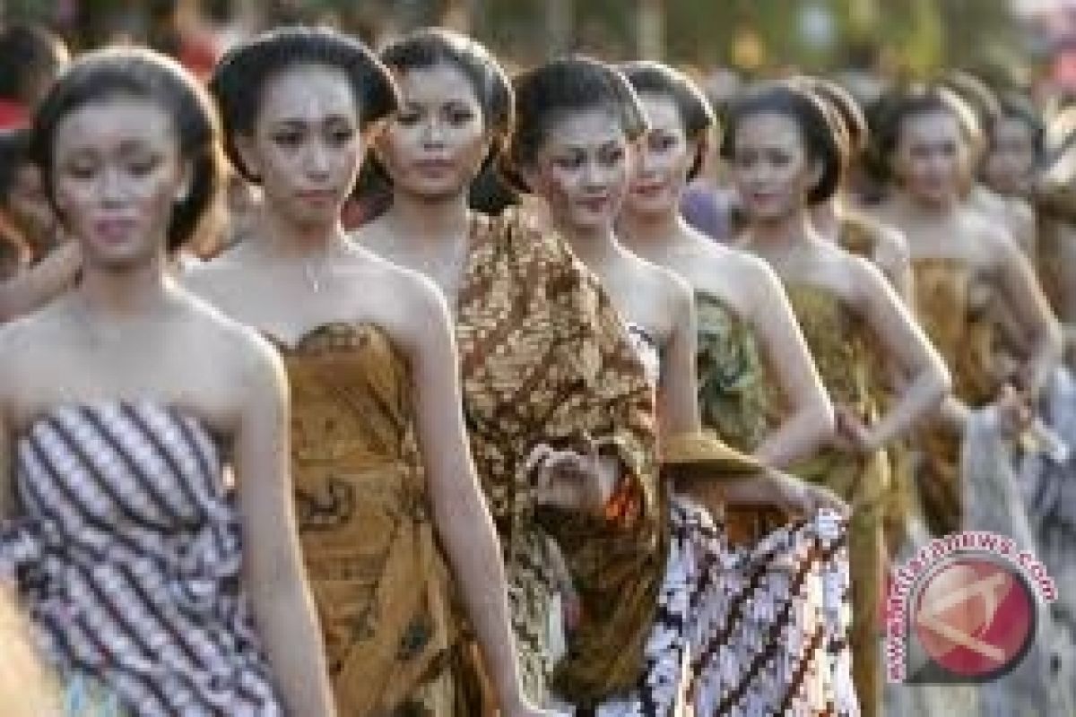 Batik warnai tema Pelangi Budaya Bumi Merapi