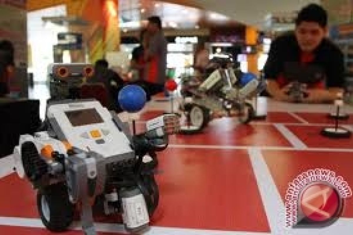 Mahasiswa Pens Rancang Robot Berjoget "Gangnam Style"