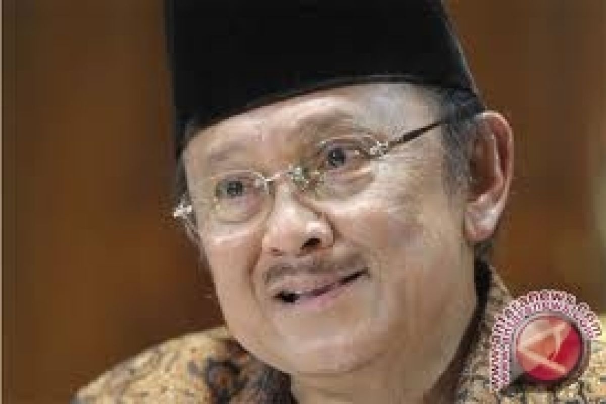 Habibie Tercenung Saat Dengar Lagu Tentang Ainun